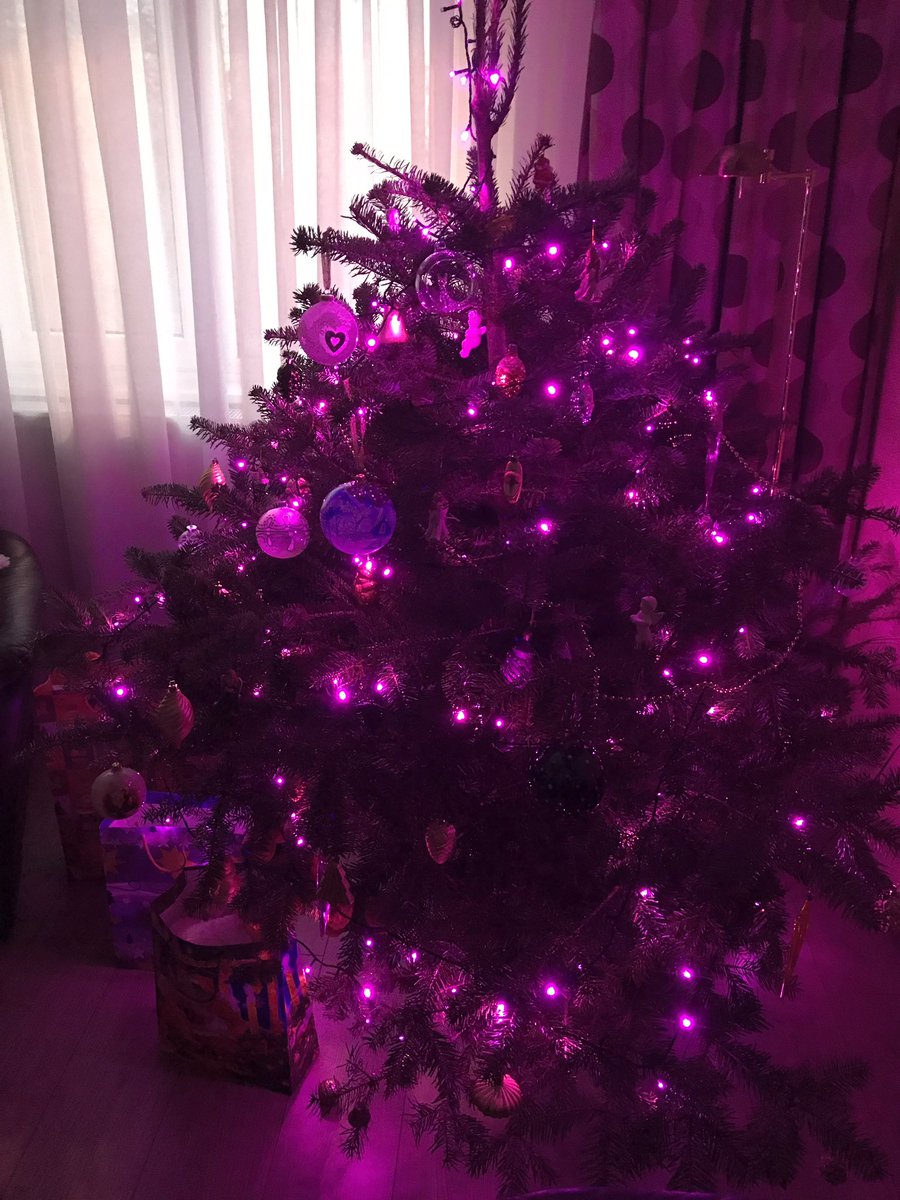 oana_manea's tweet photo. Bon Nadal ! 🎄🎁🌟🍀#BonNadal #FelizNatal #FelizNavidad https://t.co/RgbwcemTEQ
