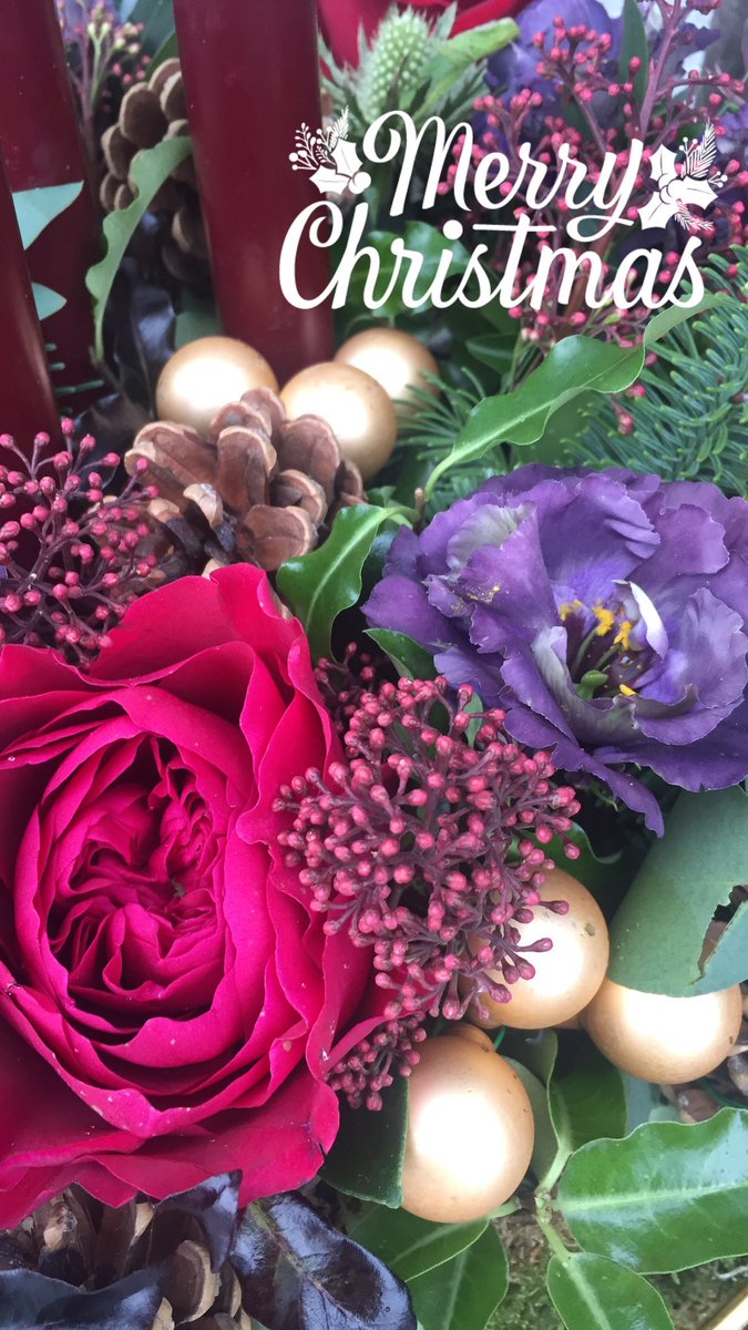 aroominbloom's tweet photo. Happy Christmas x #christmas #christmasflowers #occasionflowers #flowerinspiration 
#florist #theflorallife #feels #christmasfeels #blooms #flowers #flowershop #flowerlife #scent #cedar #cinnamon #christmasscent #candles #irishmade #cones https://t.co/PwHUrmZLgy