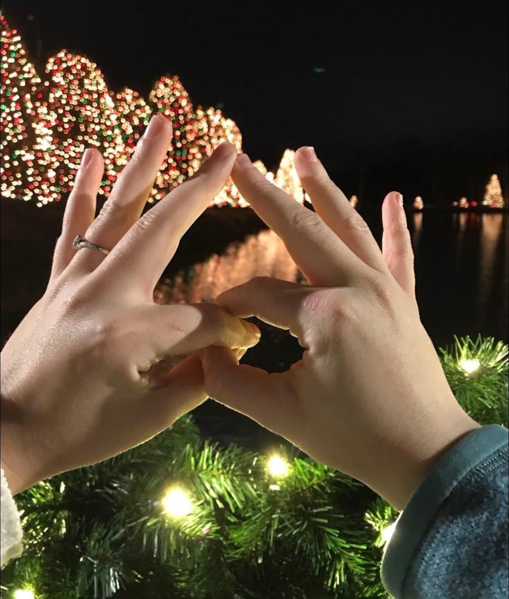 LRZTA's tweet image. Merry Christmas from our sisters to you! Happy holidays! 🎄🎁 #WeAreZTA