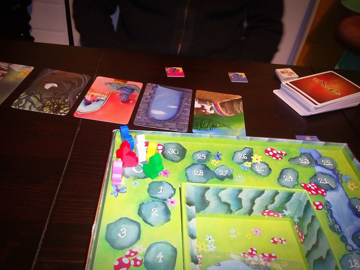 irazall's tweet photo. Zu #Weihnachten eine Runde #Dixit mit der Familie. Die ersten verzweifelten Schreie bei der Regelerklärung sind schon gefallen :D anscheinend gibt es echt kein vererbares Brettspielgen https://t.co/QYBjPQcXoO