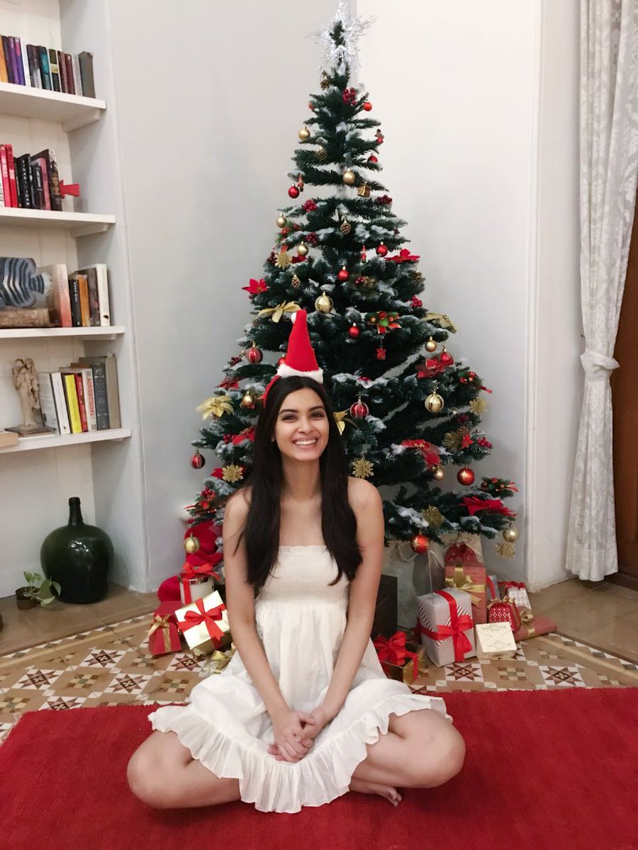 DianaPenty's tweet image. #Mandatory #FiveAndAHalfDaysOfChristmas #MerryChristmas