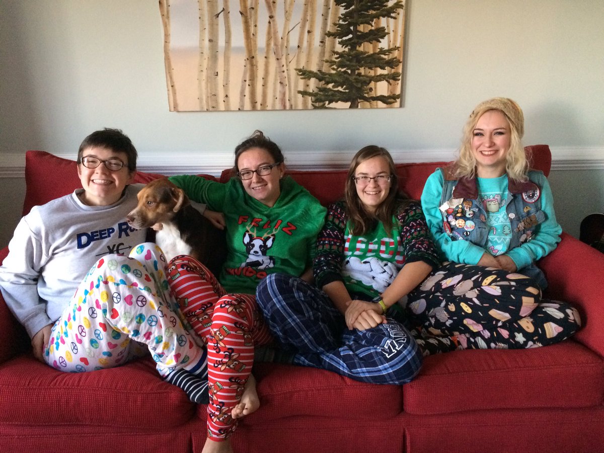 canningsix's tweet photo. Merry Christmas! #allourgirls  in one place. My heart is bursting. #peace #joy #love #family https://t.co/gFdzdOwvKk