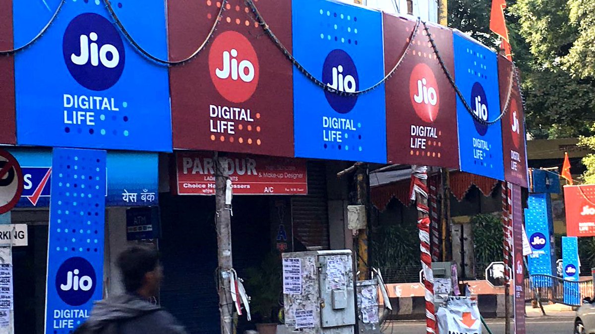 news24tvchannel's tweet photo. JIO का डबल धमाका, जानें नए प्लान में क्या है कुछ खास #relince #jio #doubleoffer https://t.co/o0z4ssM4qg https://t.co/VrTyc5oCnF