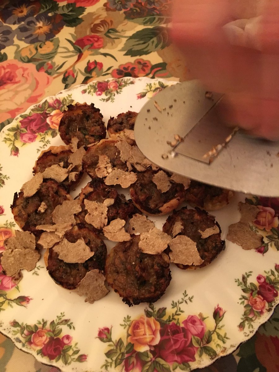 signorinagg's tweet photo. Christmas nibbles.... it has to incorporate white Alba truffle on a day like today courtesy of @TheSuperTuscan #christmas #canapes #albatruffles #brotherscooking #familytime ❤️ https://t.co/cRRKIAvUZe
