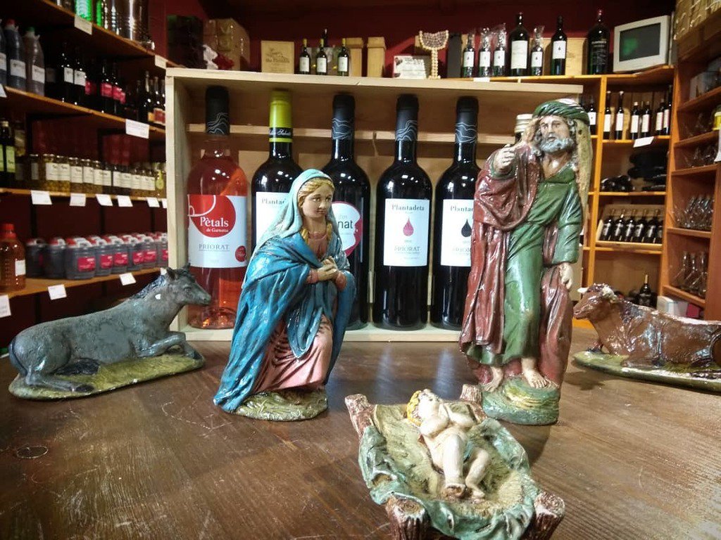 cellersabate's tweet photo. Des de Celler Sabaté, us desitgem Bon Nadal!!! Desde Celler Sabaté, os deseamos ¡¡¡Feliz Navidad!!! Depuis Celler Sabaté, nous vous désirons joyeux Noël!!! From Celler Sabaté, we wish you Merry Christmas!!! #vilellabaixa #priorat #doqpriorat #plantadeta #masdenbernat #petals… https://t.co/jx0bbAXD5T