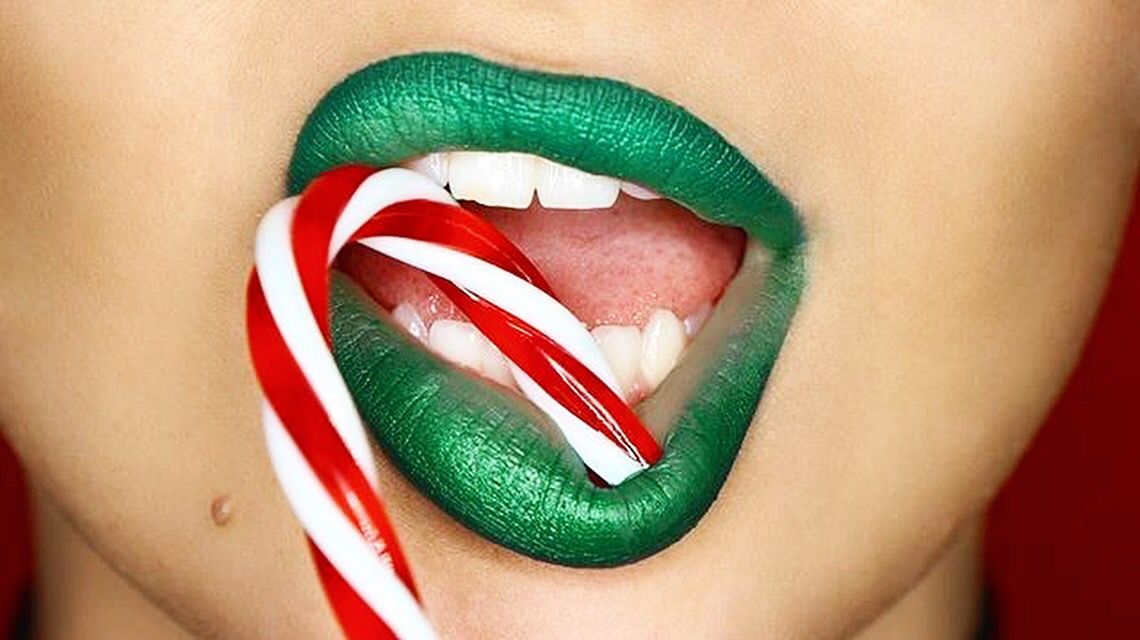 HardCandyLife's tweet photo. #MERRYCHRISTMAS!! 🎄
Go sweet &amp; sassy with a BOLD lip for the #holidays with #FierceEffects Lipstick in Envy &amp; Jealousy! ❤️💚
📸 by https://t.co/45gNi6V36G https://t.co/JFSJzeAN8L