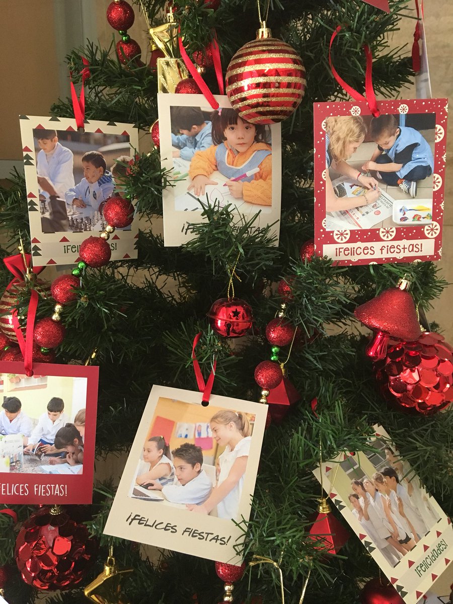 ¡FELICES FIESTAS!
Mi deseo es que estas fiestas nos encuentren unidos y en paz. 
Nuestro compromiso para el 2018 es seguir trabajando para mejorar la educación en la Ciudad.