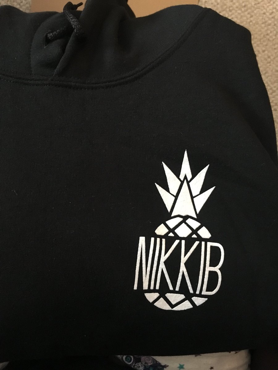 MarisaFigura's tweet photo. Hitting the jackpot this Christmas #pineapplenation @itsnikkib thanks @adamfigura_ https://t.co/XQkIAJJW5G