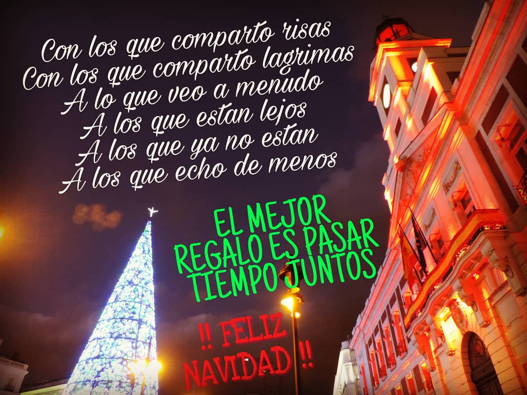 PaulaGarAre's tweet photo. EL MEJOR REGALO ES PASAR TIEMPO JUNTOS
#FelizNavidad  #MadridLuces #FelicitacionNavideña  #Navidad
#DiasenFamilia  #Abuelas #25Diciembre2017 https://t.co/cpCmO2jFE8