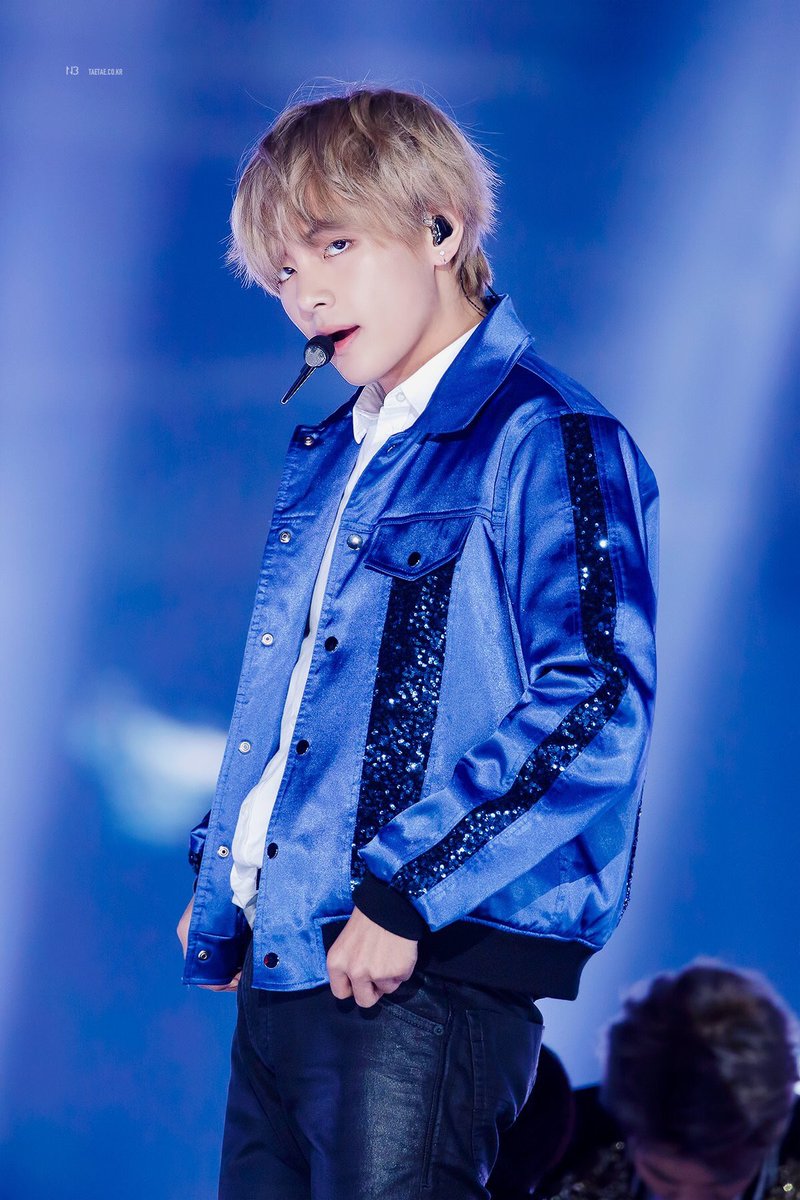 JeonKookieChim's tweet photo. #v #taehyung #BTS https://t.co/RSRjqFG67k