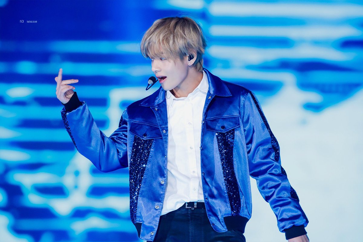 JeonKookieChim's tweet photo. #v #taehyung #BTS https://t.co/RSRjqFG67k