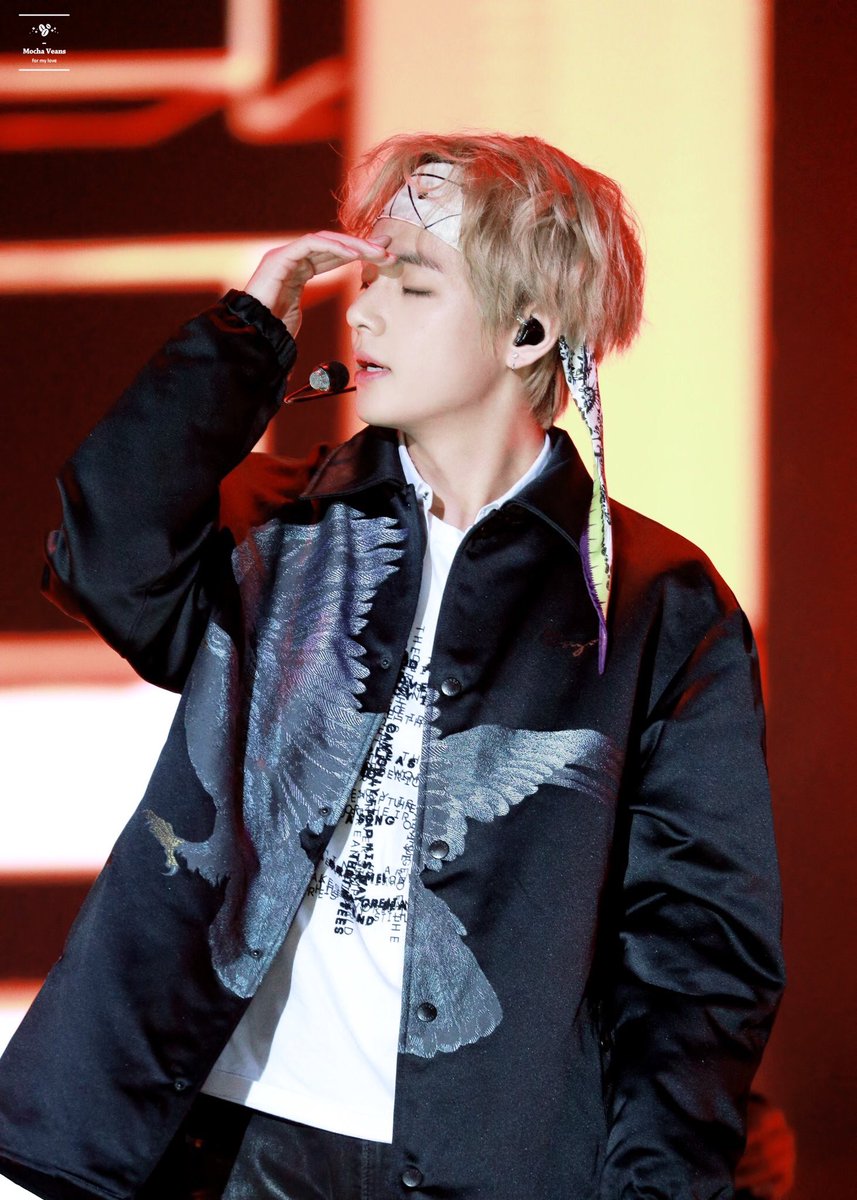 JeonKookieChim's tweet photo. #v #taehyung #BTS https://t.co/mCleB9Xarp