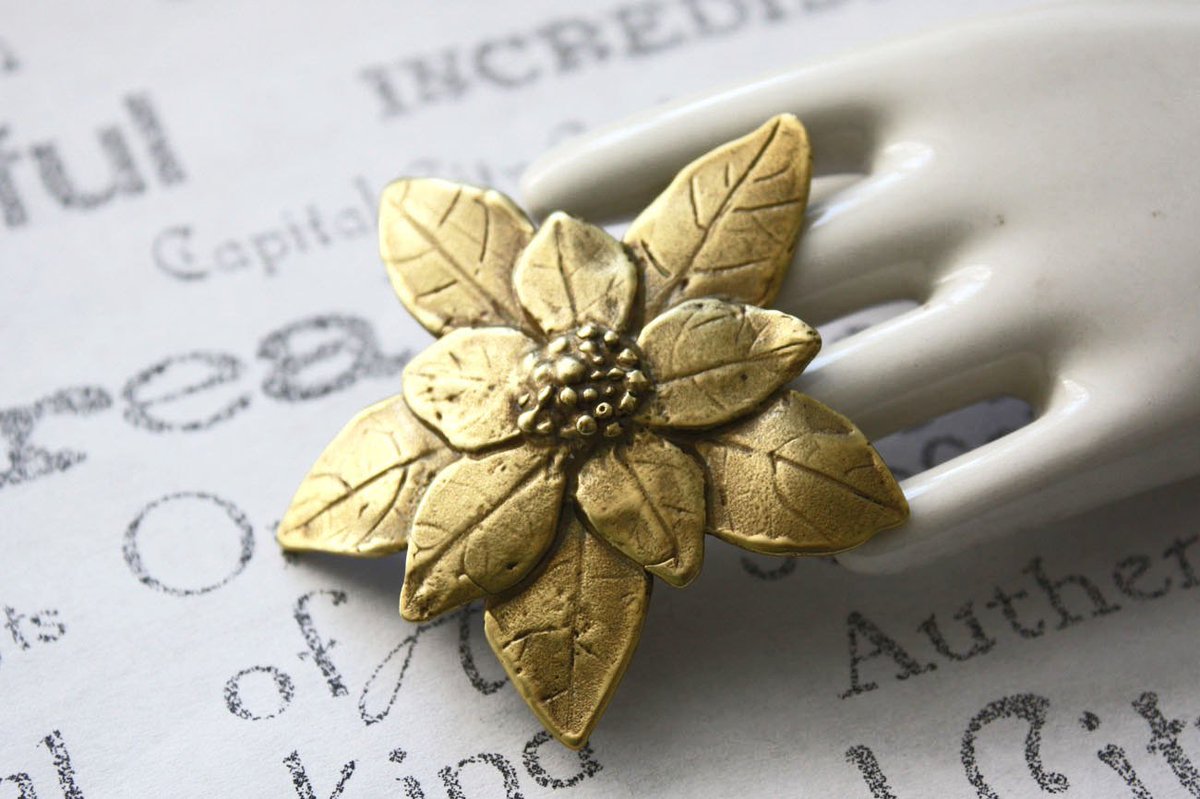 capcitycrafts's tweet image. Golden Brass Poinsettia Pendant  Brass Christmas Poinsettia Ornament… tuppu.net/529f7f9c #Etsy #HolidayTreasure