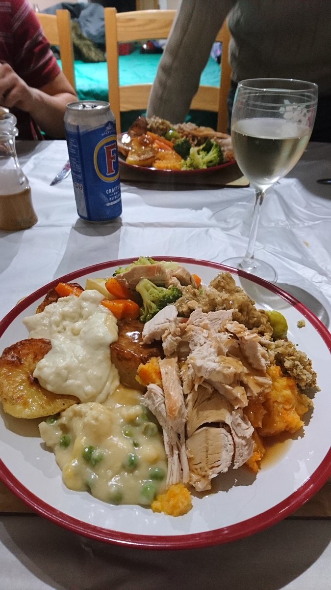 tpapworth11's tweet photo. @CUH_dietitians @ArtikaDatta @LauraMcGeeney @Elly_w @JHoolia @thecordens @HeyesCaroline @Lynsey__RD @H_cunningham27 @a_dietitian @nutritak @clarejparslow @maddison_becky @westonj1 @JoGrey82 @NinaCPowell @rstratton90 @nlmills7 #christmasdinner cooked by my lovely dad... #yorkshirepudfail!! https://t.co/UQTPuvaMiK