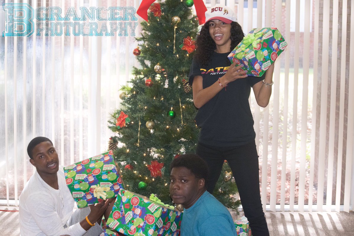 BCUSportsCorner's tweet photo. Merry Christmas from Sports Corner 🏈🏀⚽️🎄☃️✨ https://t.co/FTwTGU4aPr