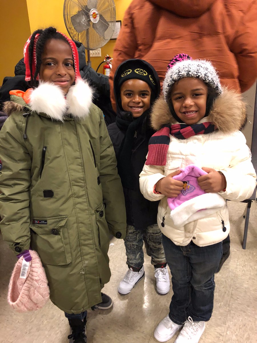 newyorkcares's tweet photo. Every year, on Christmas, a team of our most dedicated #volunteers helps distribute winter coats to New Yorkers who need them at @NYCRescue. Each coat, cup of coffee, & smile is made possible by your generosity. Thanks for helping us #keepNYCwarm for another winter. #CoatDrive https://t.co/LGeaUGLwnQ
