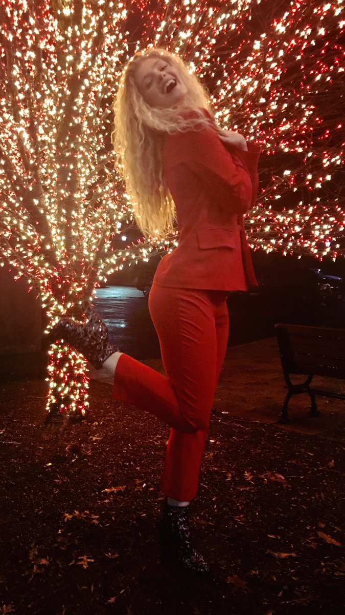 ElenaKampouris's tweet photo. 🎄✨😘❤️✨🎄 #MerryChristmas #HappyHolidays #fun #holidays #smile #season #december #sing #party #celebrate #happy #food #enjoy #holladaze #laugh #gift #lights #family #friends #Christmastree #awesome #love #live #joy #cheer #music #Christmastime #Christmas #fashion #red #sweet https://t.co/yHyr4Wf7Y5