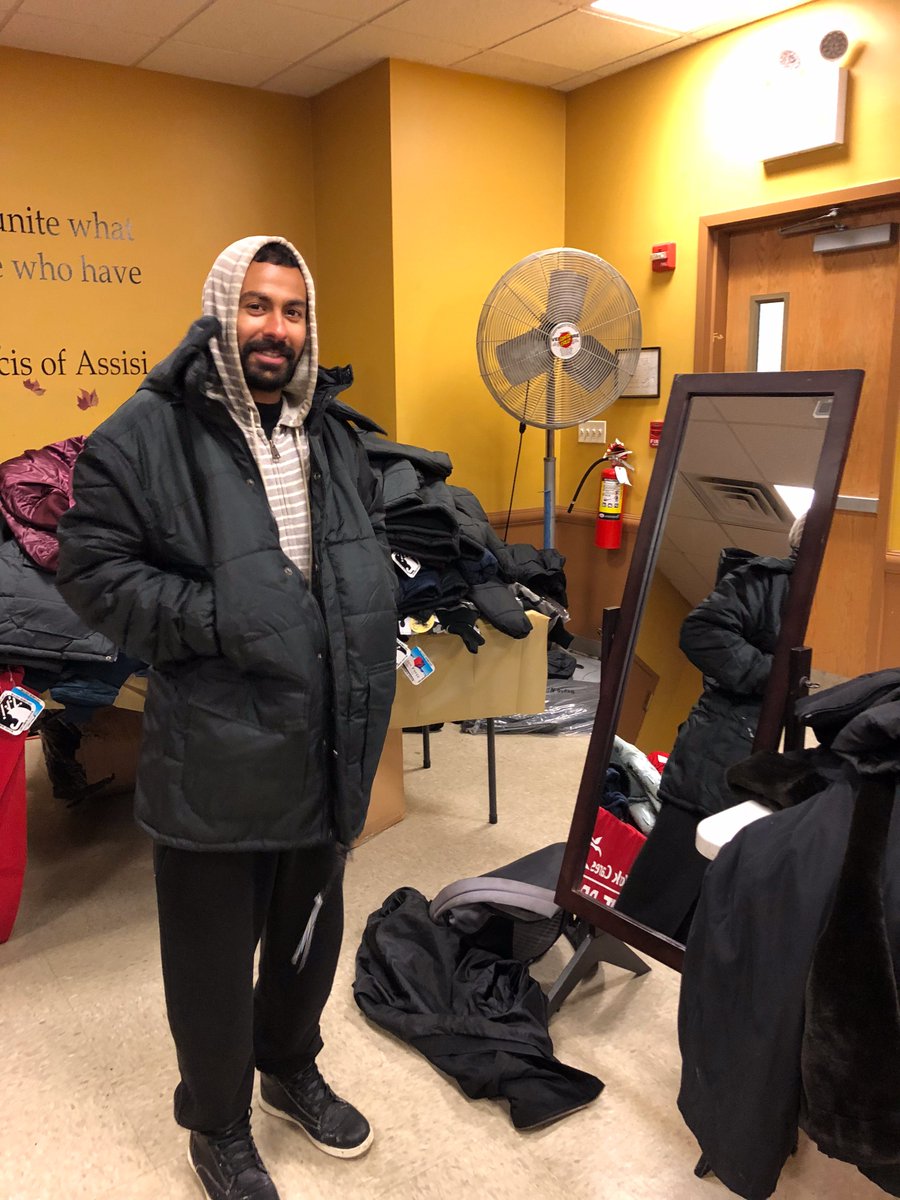 newyorkcares's tweet photo. Every year, on Christmas, a team of our most dedicated #volunteers helps distribute winter coats to New Yorkers who need them at @NYCRescue. Each coat, cup of coffee, & smile is made possible by your generosity. Thanks for helping us #keepNYCwarm for another winter. #CoatDrive https://t.co/LGeaUGLwnQ