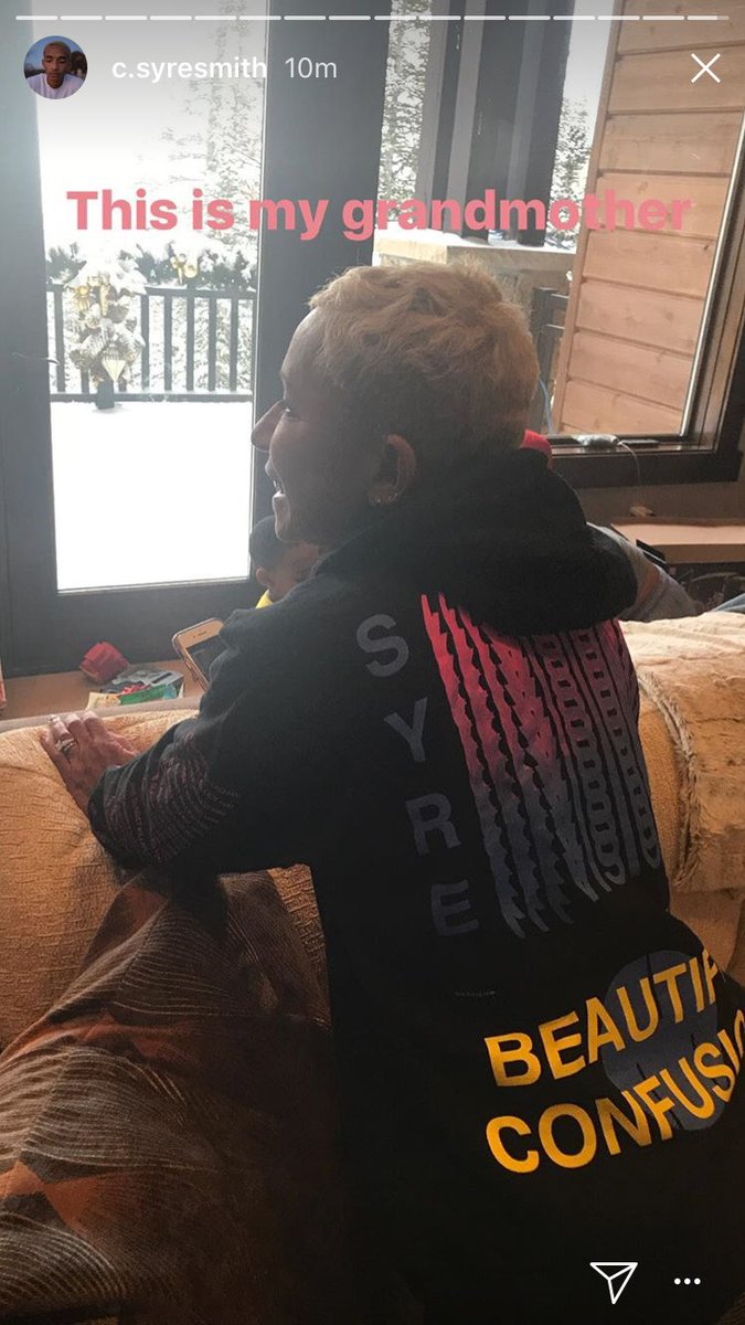 LuvJaden_UnCool's tweet photo. part 2 

The Smith family is so cute 😩😍 https://t.co/hvMiZKjhsd