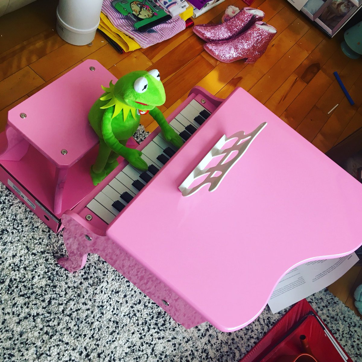 pixieeelocks tweet picture