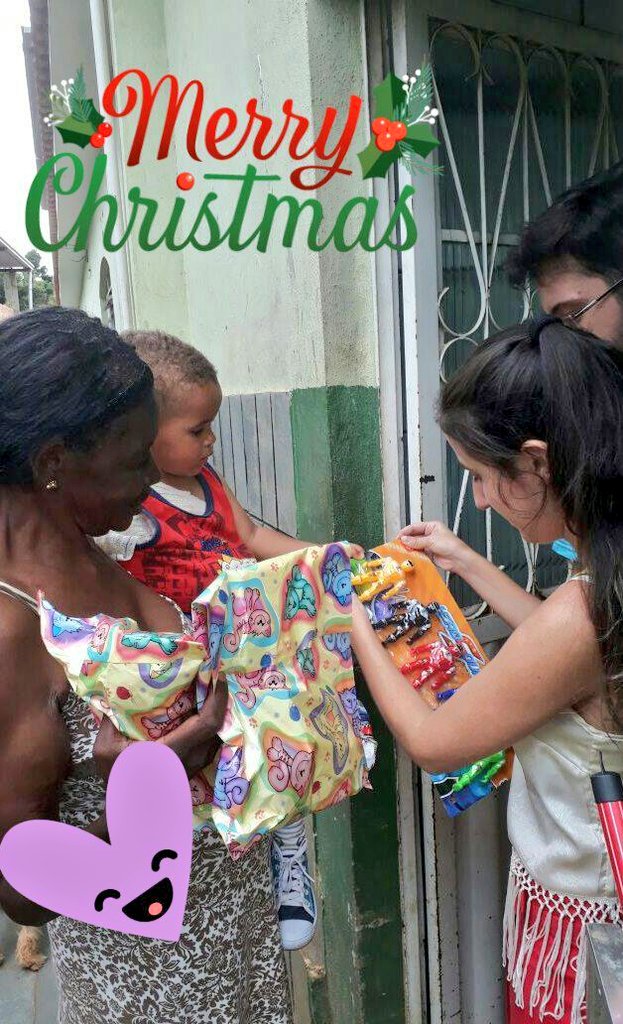 Rootstreet1's tweet photo. Feliz Natal a todos, que as vidas de vocês se encham de paz e muitas bençãos, muita luz pra aqueles que não tem família nem ceia de natal. 💝 https://t.co/yayVwflyDQ