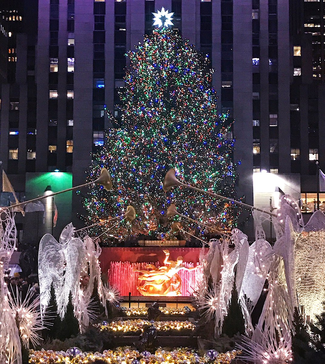 The_ItalianGent's tweet photo. CHRISTMAS // A joyful and merry Christmas you all!!!  🎄  #rockefellercenter #christmas #christmastree #gentleman #style #imageconsultant #personalstylist #gentlemanslifestyle #theitaliangent #luxury #luxurylifestyle #petermazzei #manhattan #nyc #newyork https://t.co/l0kfnZ3SPq