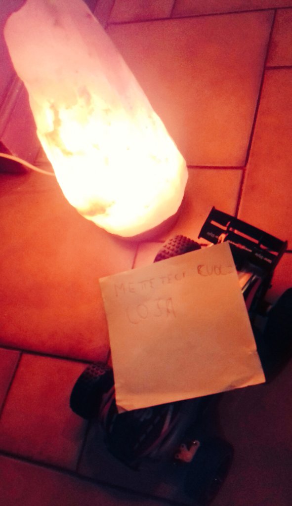 "Metteteci cualcosa"
Qualsiasi cosa, purché sia magica.
Auguri!