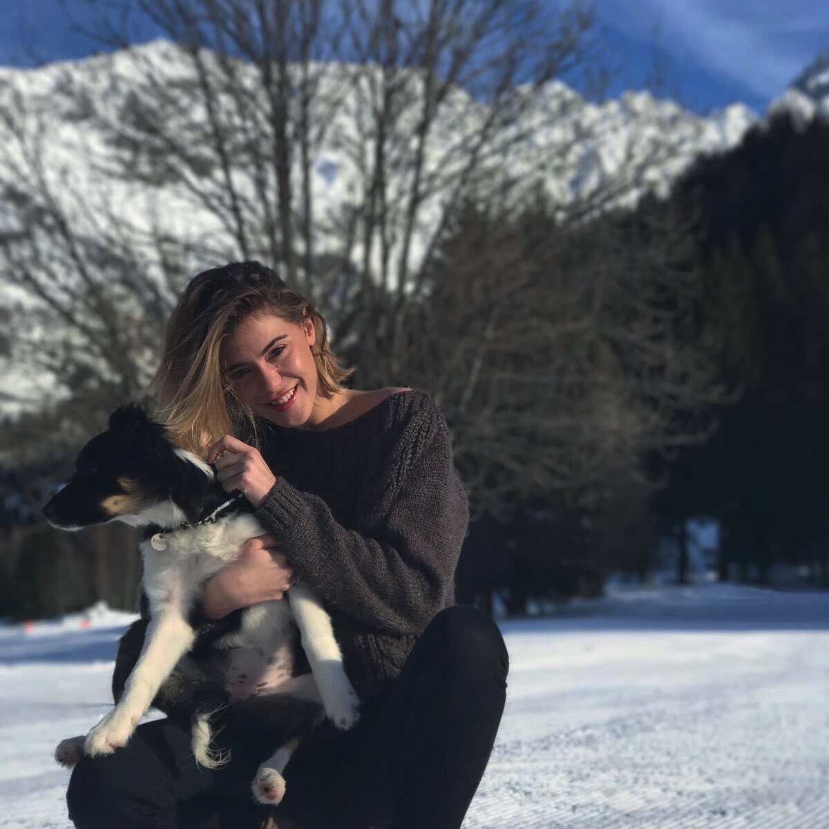 BarbaraOpsomer's tweet photo. Alors mes amours, comment s’est passé votre Noël ? Vous avez été gâtés ? 🙈🎁
Je vous envoie tout mon amour la #TeamBarbara depuis ma Montagne ! ❤️ https://t.co/fSeJtxEeQ0