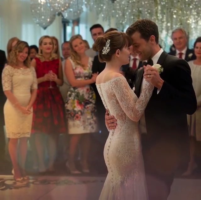 How gorgeous is this new still from #FiftyShadesFreed?? That dress is stunning on her! #DakotaJohnson #JamieDornan

via <a href="/FiftyShades/">Fifty Shades Freed</a>
