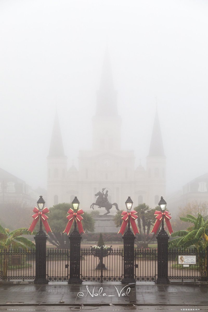 Nola_ValStudio's tweet photo. #MerryChristmas from #NewOrleans!! #HappyHolidays to all - Check out my @Etsy page HERE - https://t.co/hDeplcPqy9 #NOLA #NOLAChristmas #showmeyournola https://t.co/cvkvPilkXx