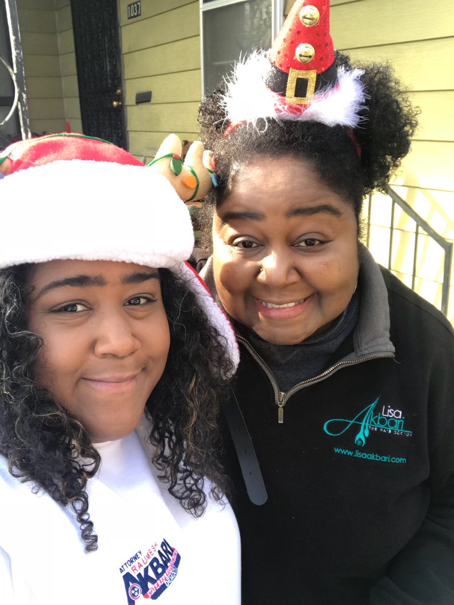 SenAkbari's tweet photo. Merry Christmas! We started our Christmas morning tradition of serving w/ MIFA Meals on Wheels when Mina and I were in the 7th grade. Thanks so much @LisaAkbari for always teaching us that to whom much is given, much is expected. The greatest gift is to be a blessing to others! https://t.co/3BTDW4Fojp