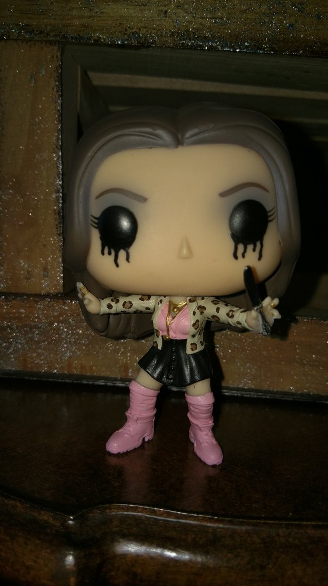 ThatWickedOzian's tweet photo. Merry Earpmas to all! 🤠🎄 #WynonnaEarp #Comics #Popdoll #Gooverly https://t.co/tyGbExJgXs