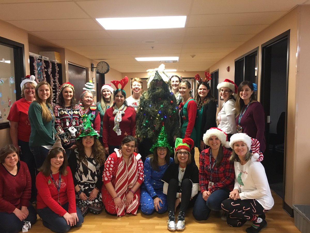 CCSD93ECC's tweet photo. Merry Christmas and Happy New Year from the staff at the Early Childhood Center! https://t.co/5mur0xyD9t