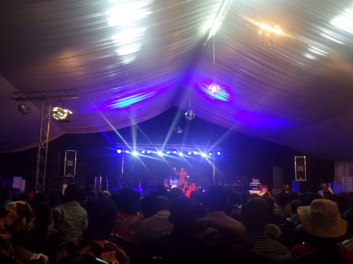 Emmabestlive's tweet photo. Funny captain Edet cracking hard.
#ifmpraisejam https://t.co/x5TvE92LSJ