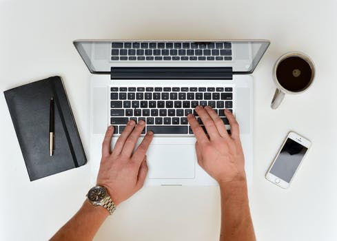 GTL_Marketing's tweet photo. 11 a.m. ET has the highest clickthrough rate for email sends. (HubSpot, 2015) https://t.co/cvM1JDKz4A