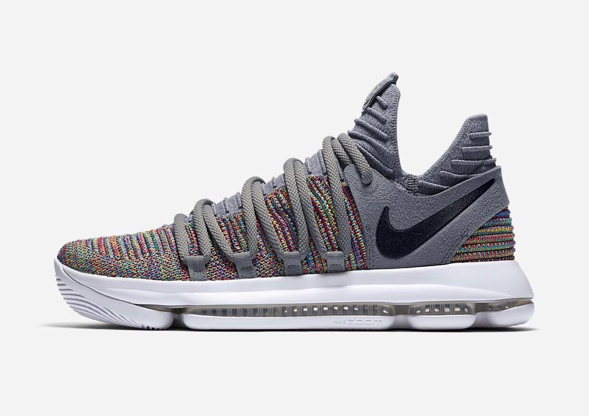 Merry Christmas &amp; Happy Holidays! Special Xmas day RT to win. Winner picked tomorrow @ noon.  Must Retweet &amp; Follow for a chance to win Nike Zoom KDX. Happy Holidays &amp; be kind. #TeamNike #Giveaway