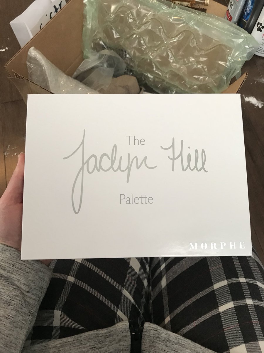 Shaayla_16's tweet photo. Finally got the @Jaclynhill palette!!! Thanks Mom https://t.co/yrXPUMdvOX