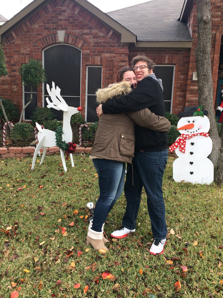CGvballcrazy's tweet photo. Merry Christmas from the Gomez siblings!!! ❤️❤️❤️❤️ https://t.co/wQoOCmYsYP