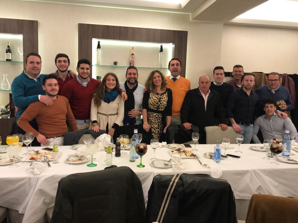 LigeroyCaceres's tweet photo. Todo el equipo humano de Ligero y Caceres, le deseamos Felíz Navidad. https://t.co/fafANGgadw