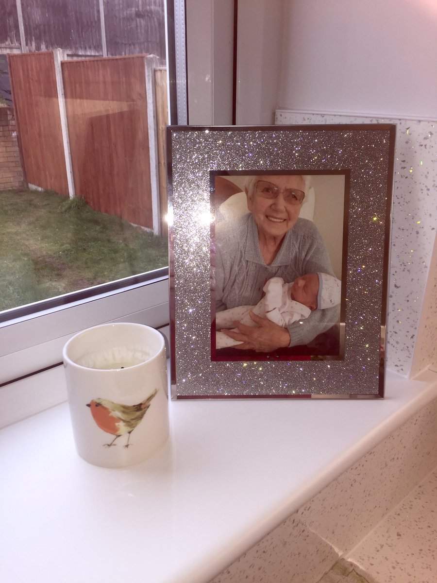 Rbown87's tweet photo. 💔👼🌟
Merry Christmas Nanna.
My very own #ChristmasAngel 
Christmas will never be the same again 😪 https://t.co/h6jWPSPksO