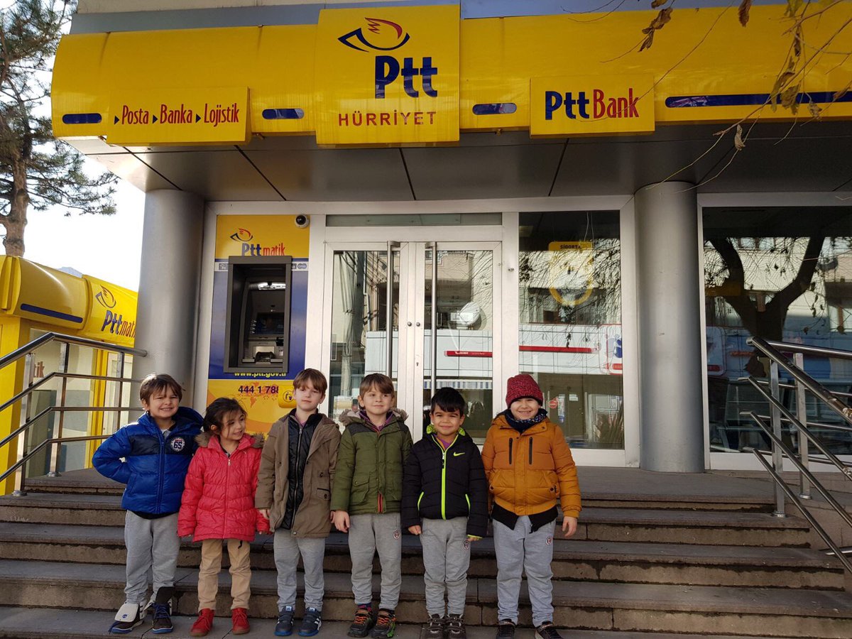 filizec's tweet photo. #OSBEP Okul Öncesi Sosyal Beceri Destekleme kapsamında sevdiklerimize yeni yıl kartları hazırladık ve zarfa ✉️ koyduk Postaneye götürdük. Postanede kargo 📦 bölümününde gezip bilgi aldık. @ddmpyr @TugbaAbanoz @nadigul_gudul @ayserbasol @dilhanogretmen https://t.co/TO4QDx8oOF