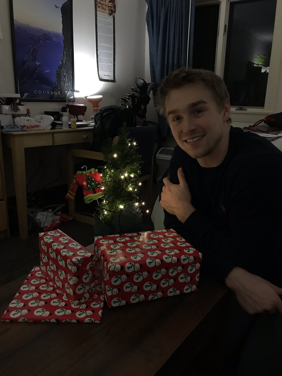 RaychelUSA95's tweet image. Merry Christmas everyone! 🙃 #TB to last weeks Charlie Brown Christmas w/ @TuckerWest1 🎄❤️