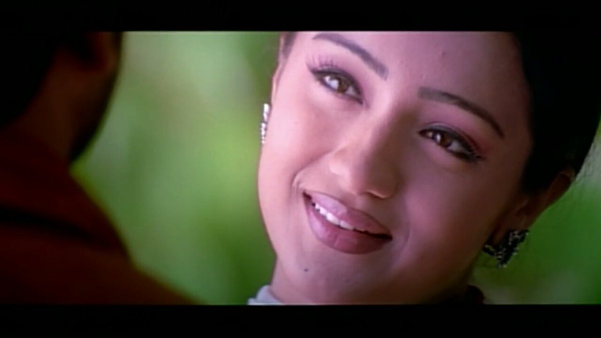 rm20162017's tweet photo. Trisha's look enough to rise our bananas.All of her fans want to give their bananas to her mouth.She also like bananas very much.Especially african bananas.Her juicy lips seduce anyone easily #Trisha https://t.co/AyQK4JHMPa