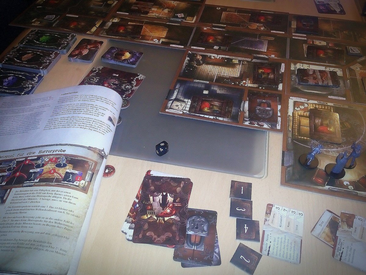 irazall's tweet photo. Eine Runde #VillenDesWahnsinns, Auflage 1 ;)
Leider mit neuen Leuten, weshalb ich wieder Bewahrer sein muss :( #Spieleabend #Weihnachten https://t.co/ndWxFdOb3Q