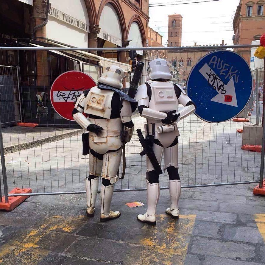 Danilo Masotti su Twitter: &quot;STORMTROOPARELLS - Foto estratta dal libro  OLTRE IL CANTIERE - FENOMENOLOGIA DEGLI UMARELL #umarel #umarells #umarels  #umarelli #umarello #umarellswatching #umarellsnelmondo #umarella #umarello  #umarell… https://t.co/AFkRXk8DIB&quot;