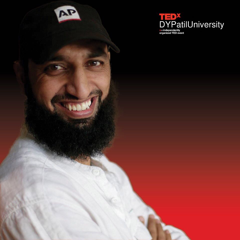 TEDxDYPatil's tweet photo. #MerryChristmasEveryone #tedxdypatilu #SecondSpeaker presenting @AltafQadriAP https://t.co/I1S1pT59jh