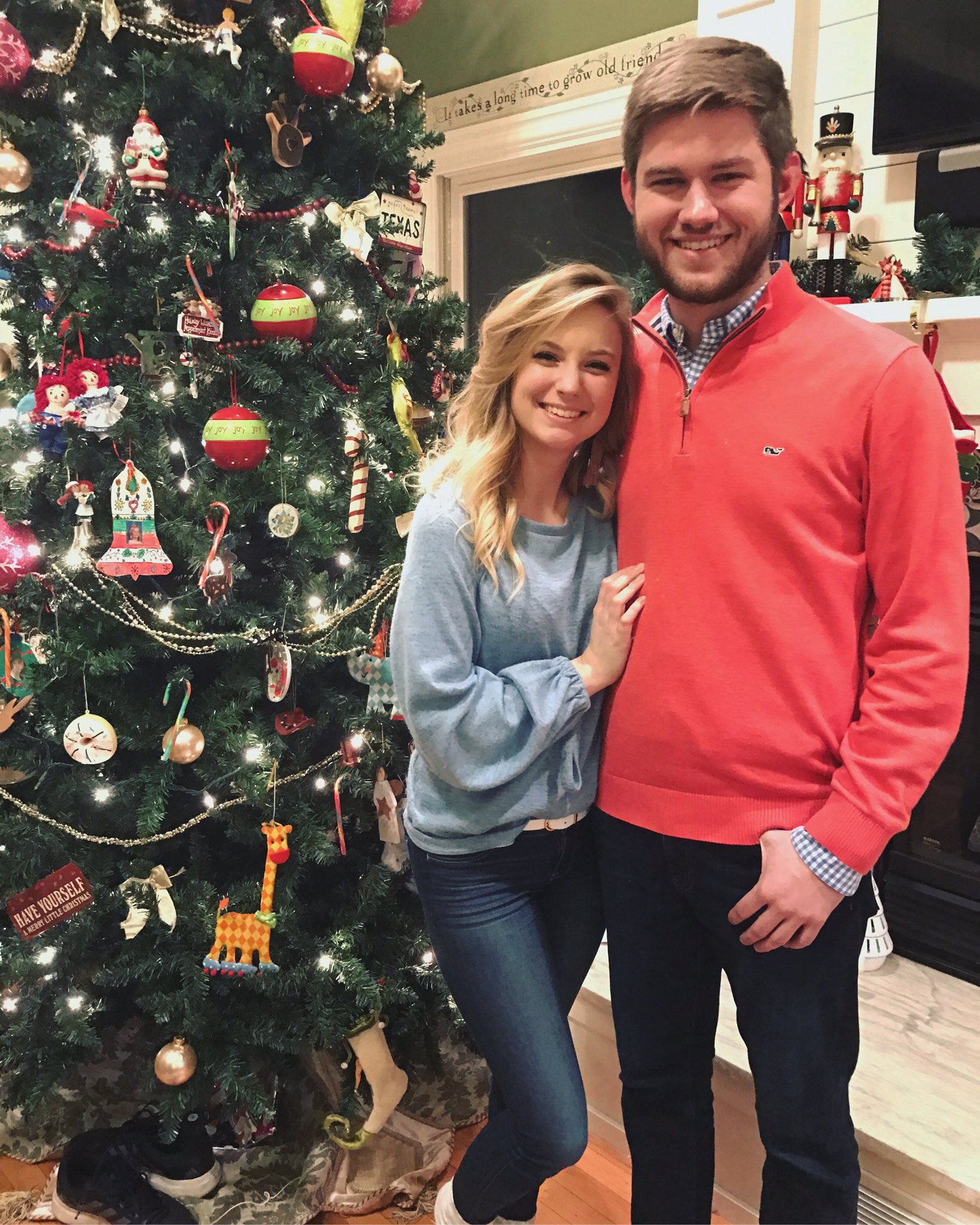 Maitlynn On Twitter Merry Christmas Everybody Enjoy Your Families Drink Wine Or Beer Or Whatever You Like And Celebrate