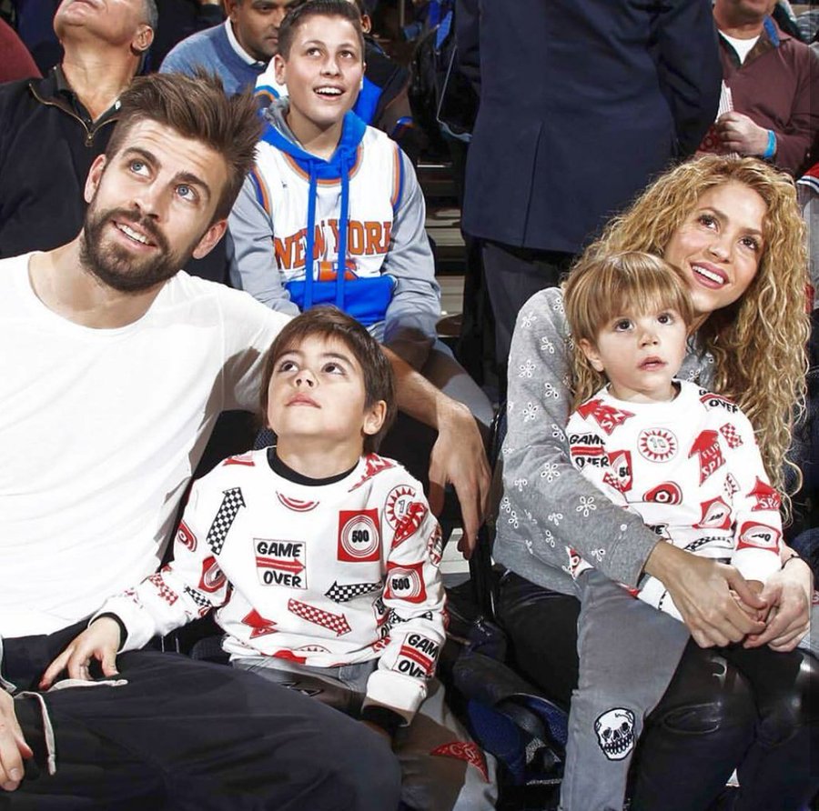 ピケとシャキーラのクリスマスは幸運のキスとnba Mundo Deportivo Jp