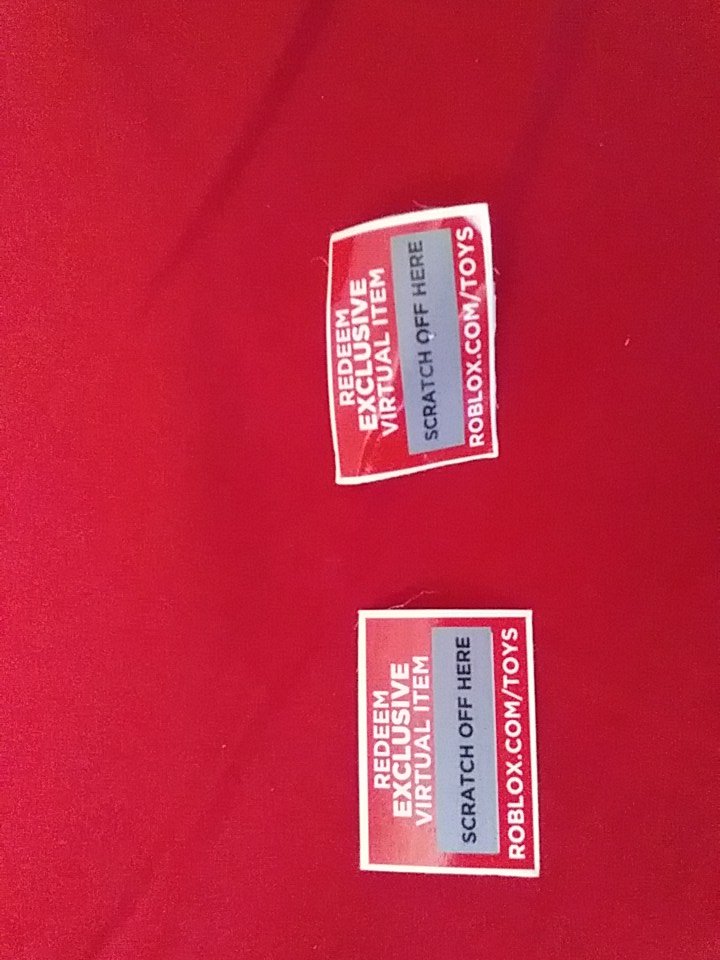 Gameexpert10_'s tweet image. I have two duplicate roblox toy codes that are useless to me, so ill be giving them away for the holidays. Like and retweet I guess lmao, so I know who wants them? I&apos;ll give the codes away tommarow the 26th. (2 different codes= 2 different winners)