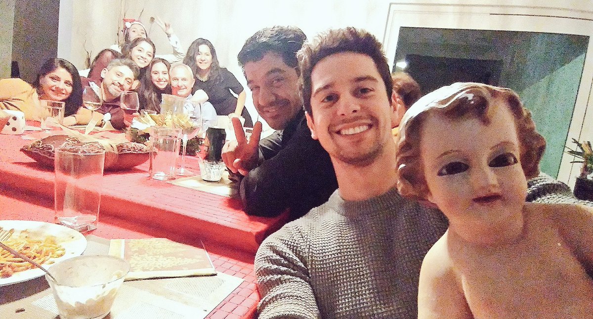 Doc_Sarcasmo's tweet photo. Selfie con el cumpleañero... https://t.co/sLIAyGxlCw